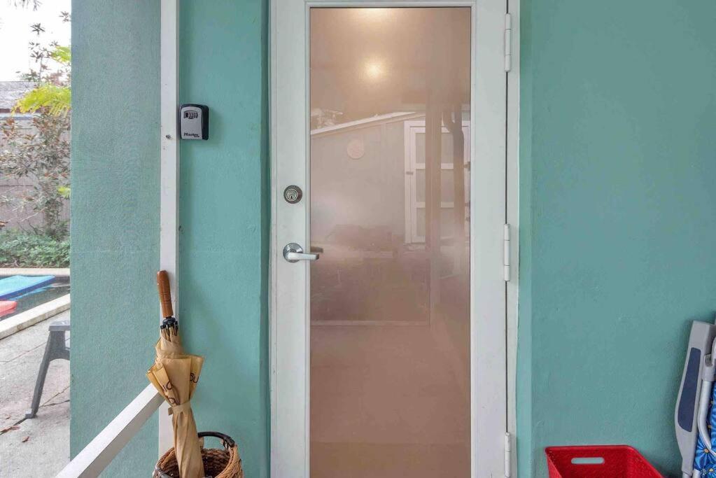 Charming Studio W Pool One Mile To Beach Pets Welcome เลกเวิร์ท ภายนอก รูปภาพ
