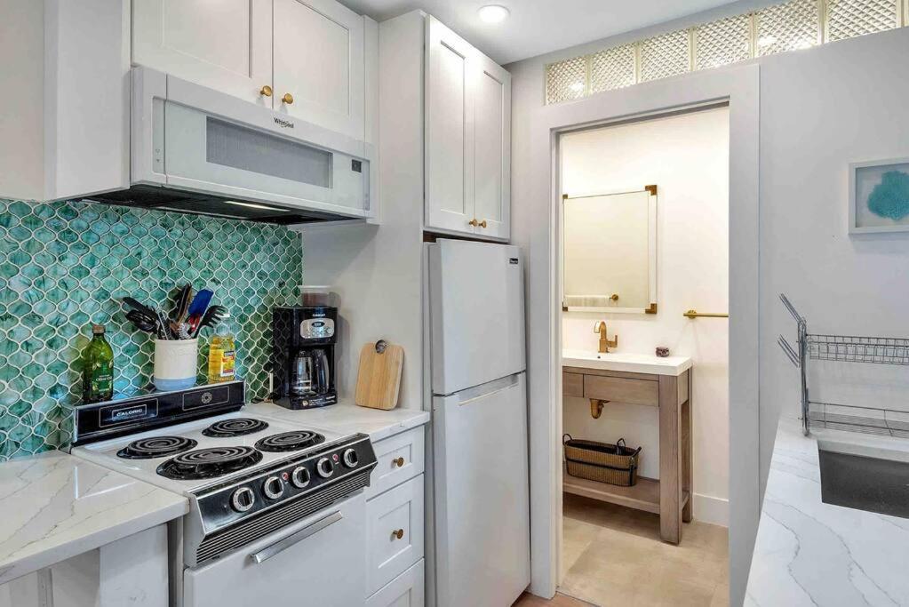 Charming Studio W Pool One Mile To Beach Pets Welcome เลกเวิร์ท ภายนอก รูปภาพ