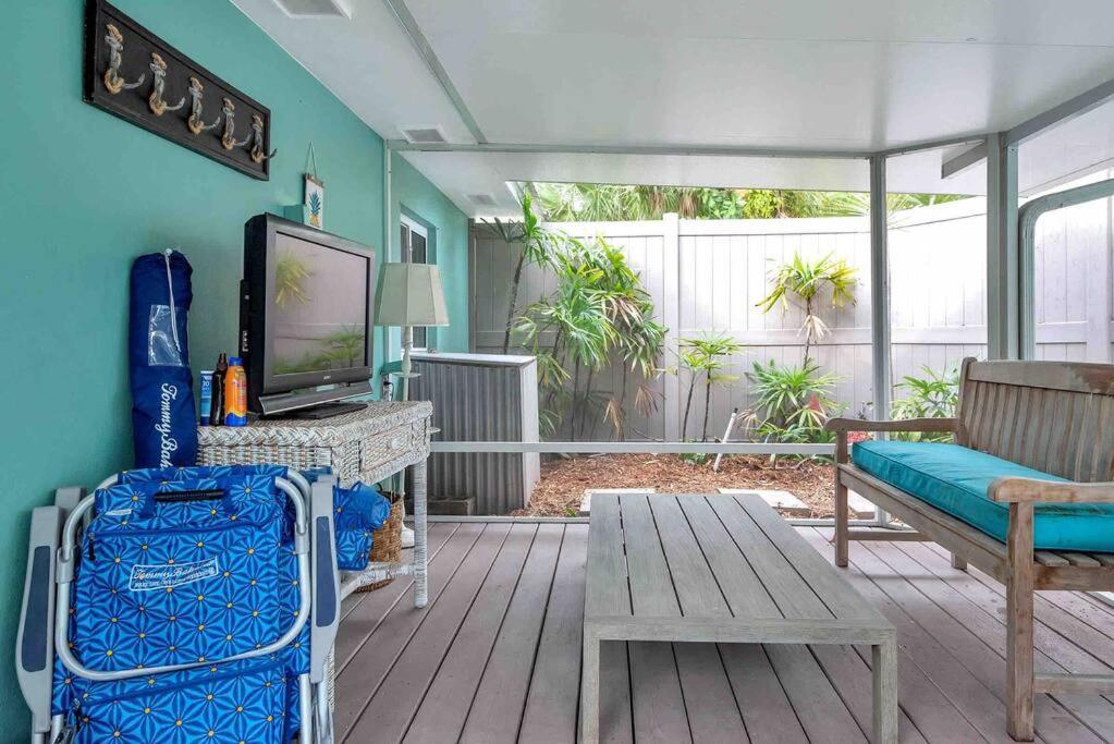 Charming Studio W Pool One Mile To Beach Pets Welcome เลกเวิร์ท ภายนอก รูปภาพ
