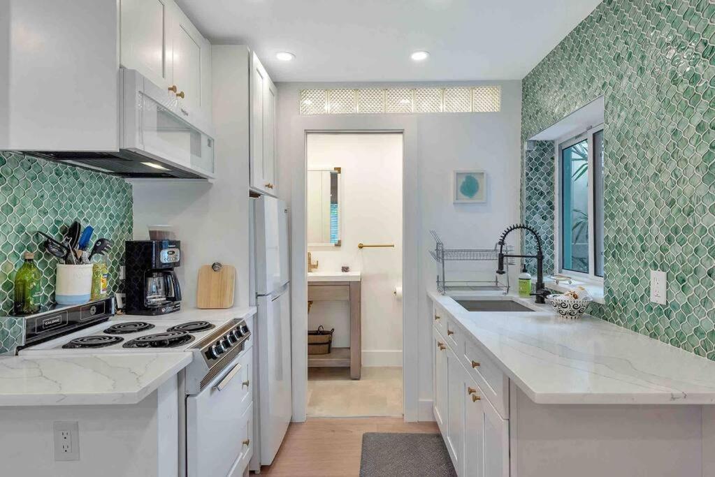 Charming Studio W Pool One Mile To Beach Pets Welcome เลกเวิร์ท ภายนอก รูปภาพ